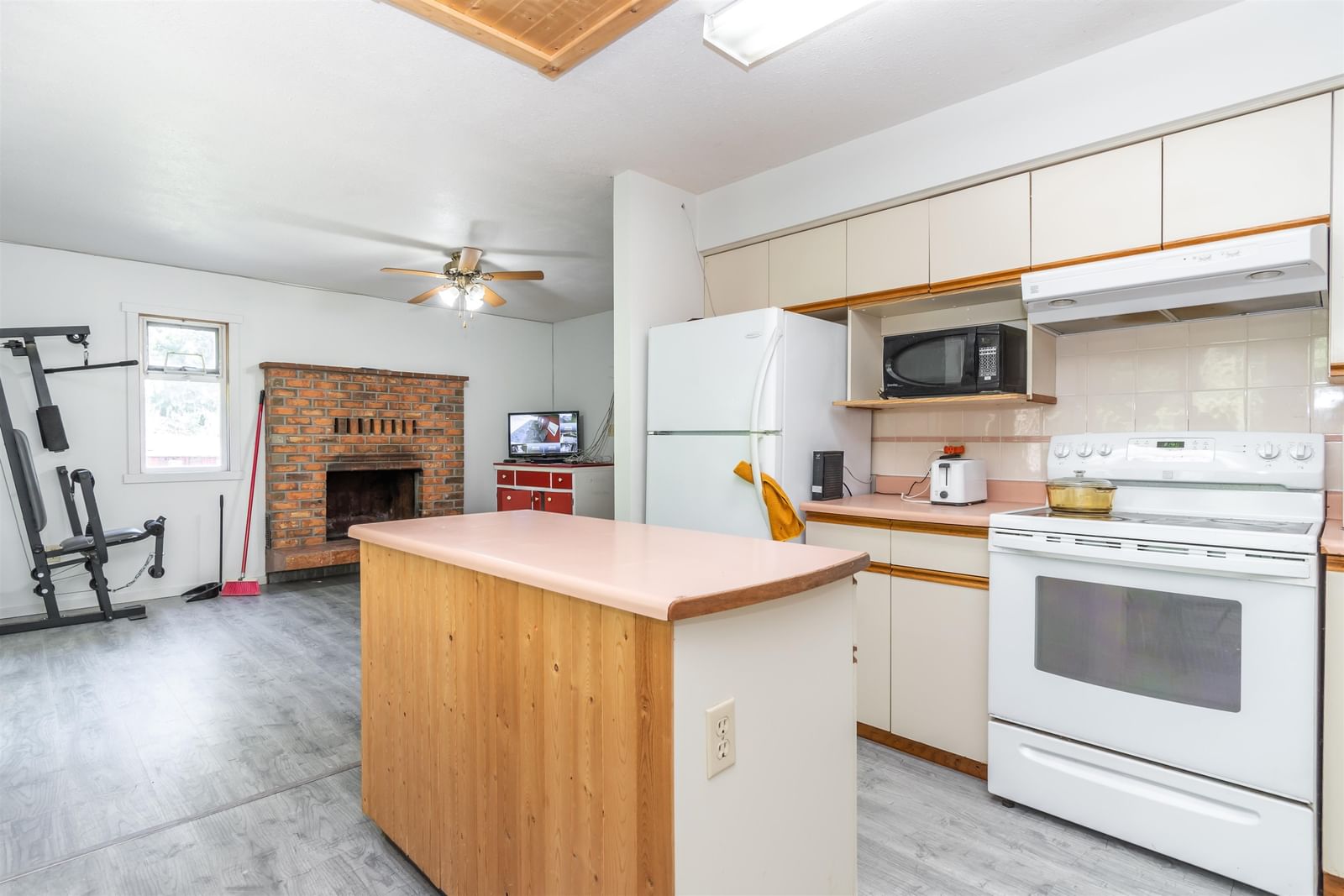 Listing Image 9