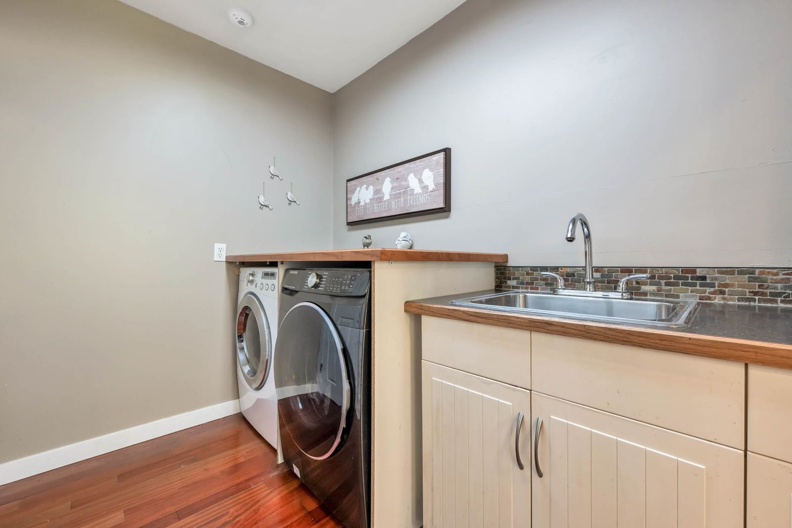 Listing Image 22