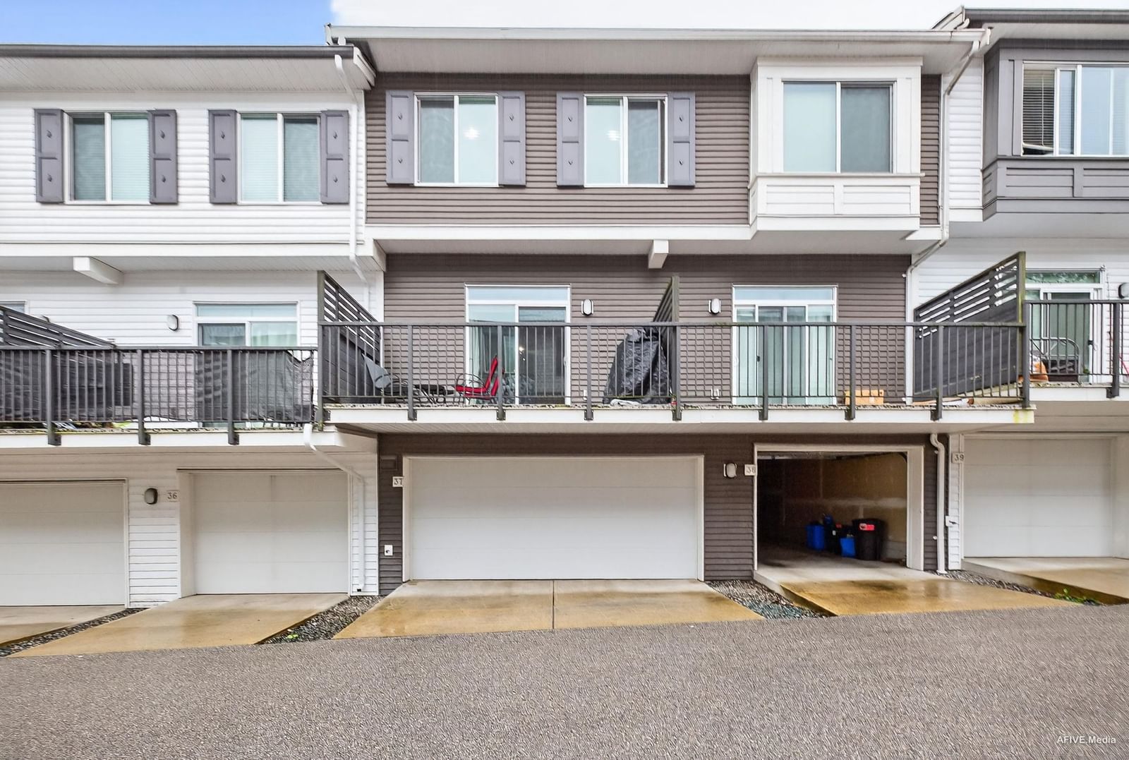 Listing Image 24