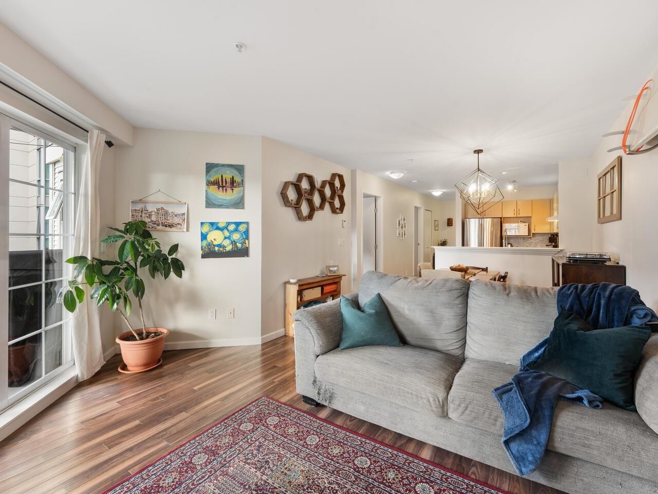 Listing Image 5