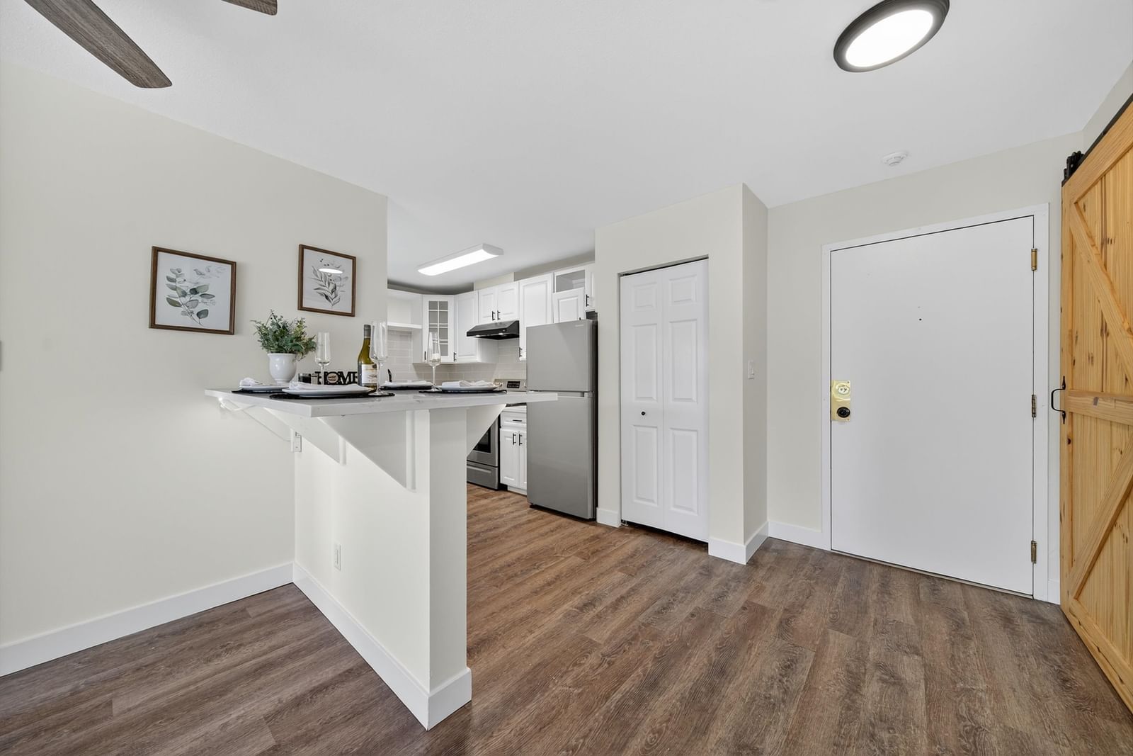 Listing Image 6