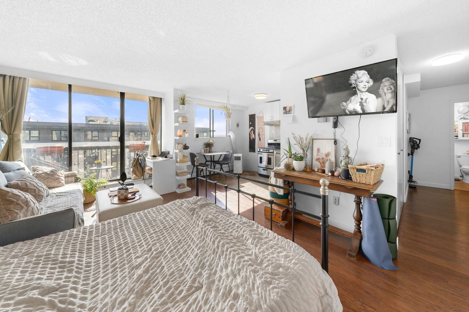 Listing Image 15
