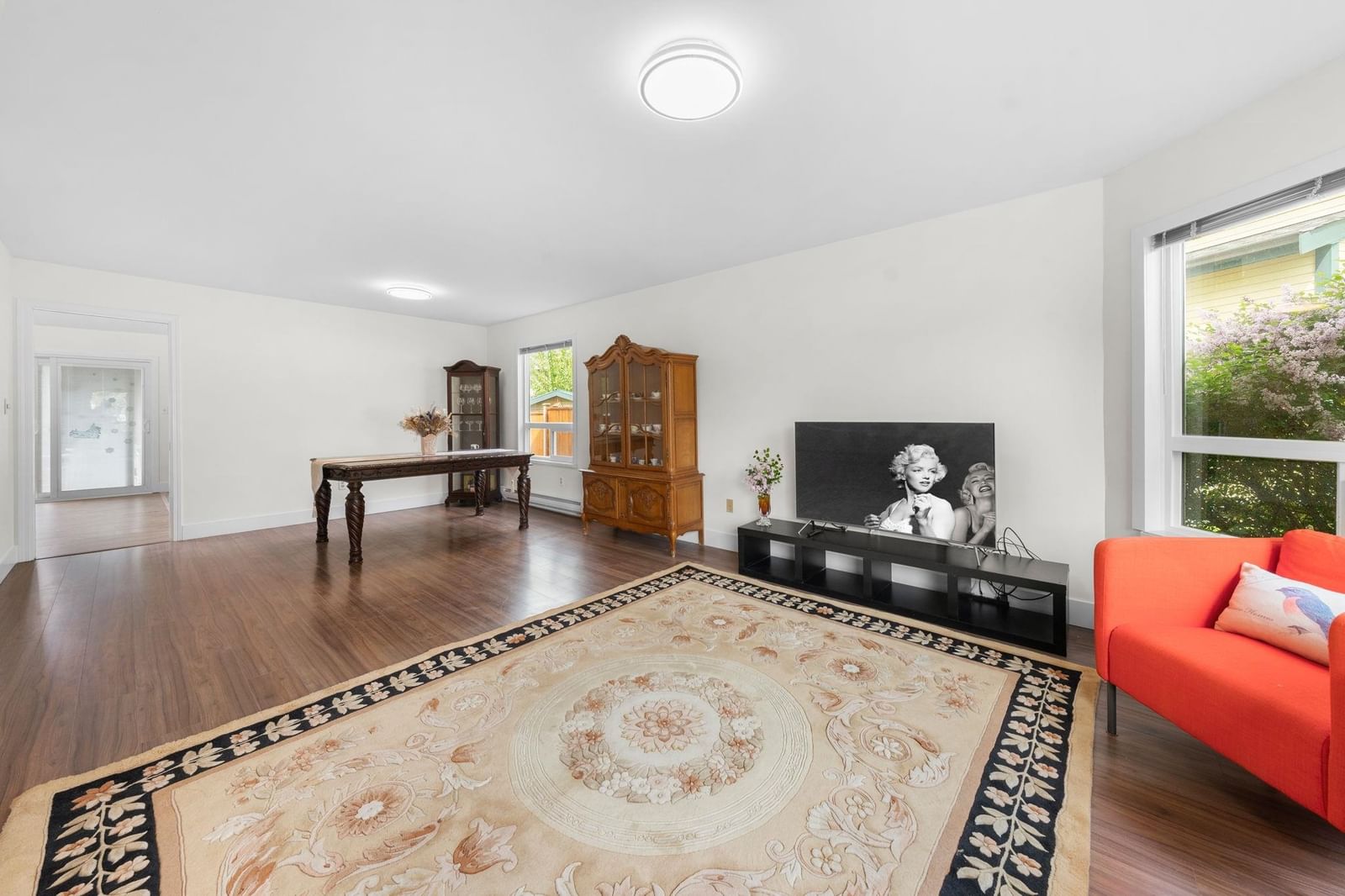 Listing Image 8