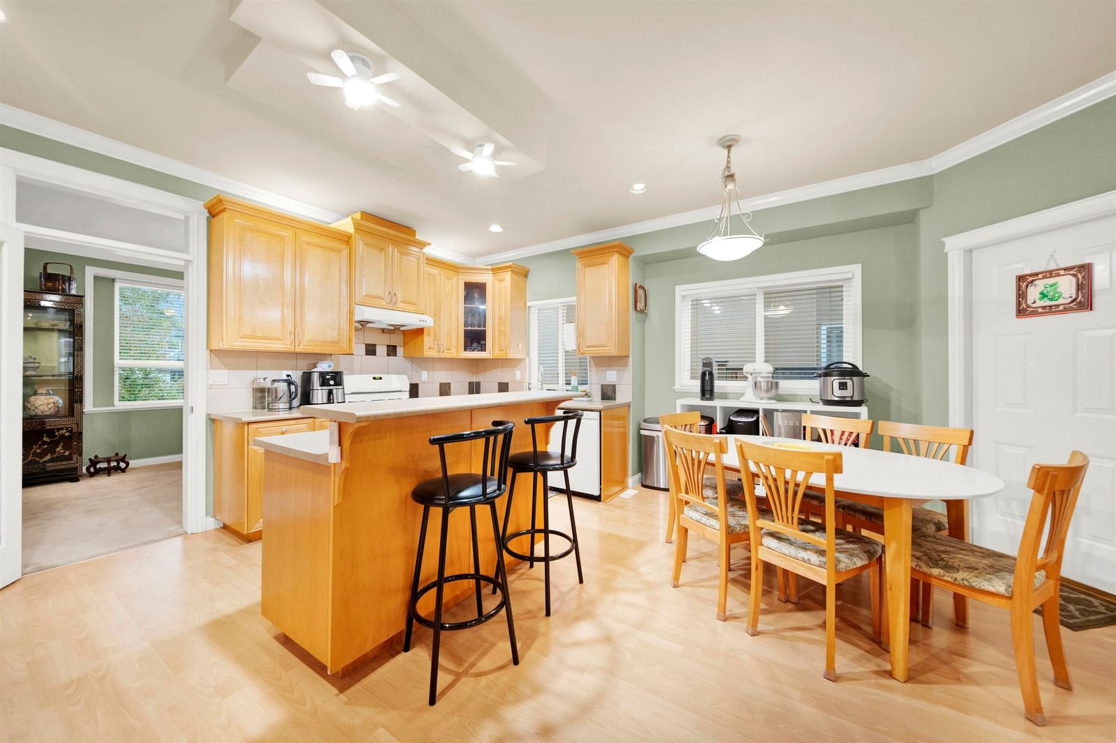 Listing Image 12