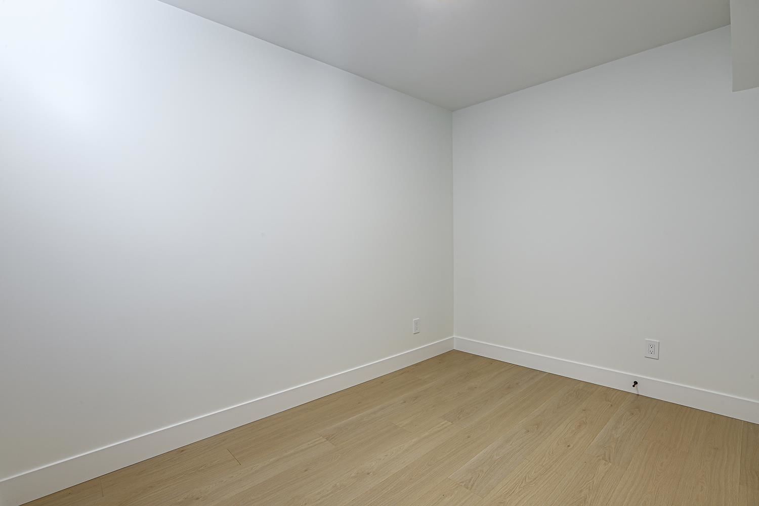 Listing Image 30