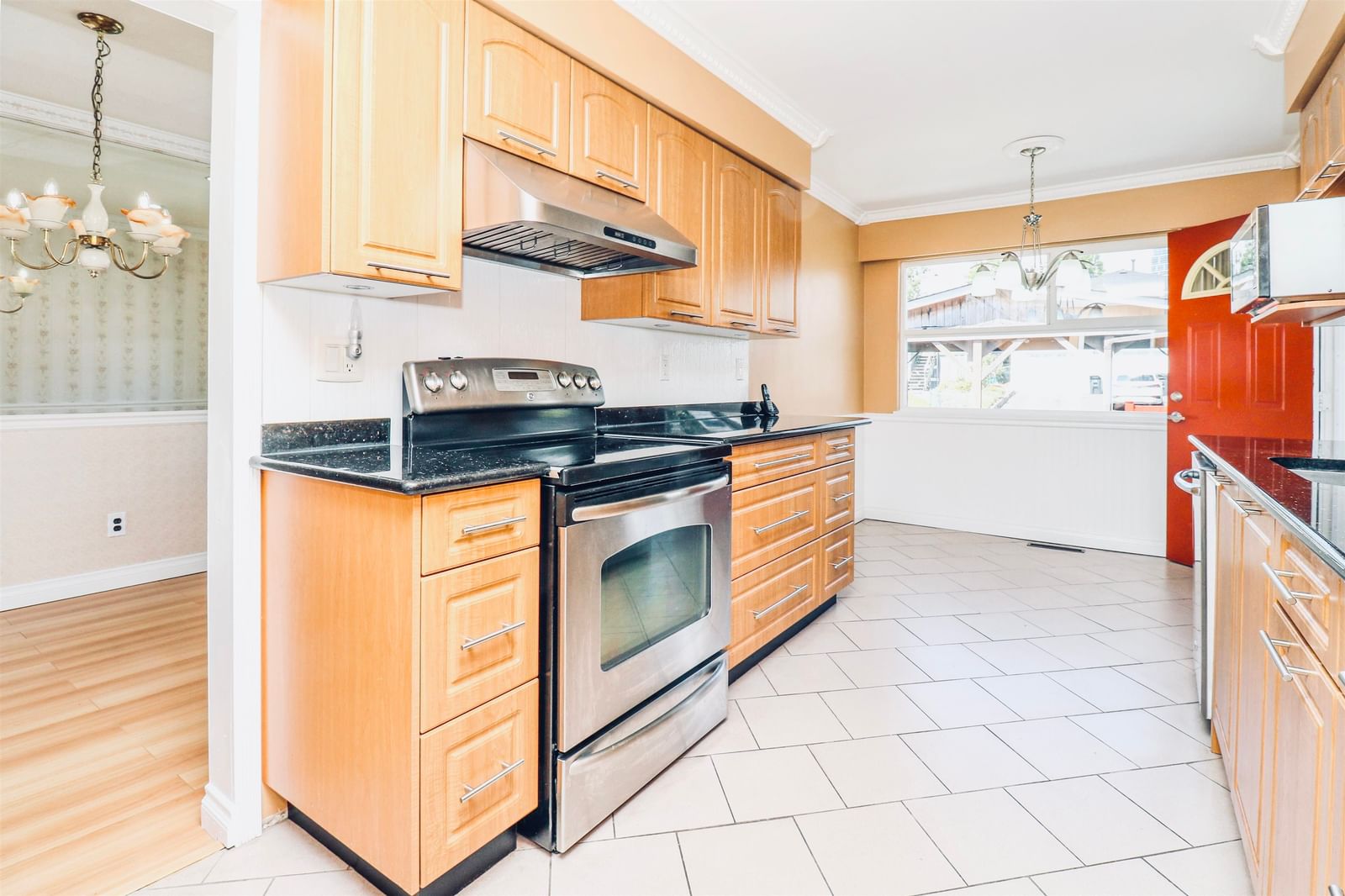 Listing Image 6