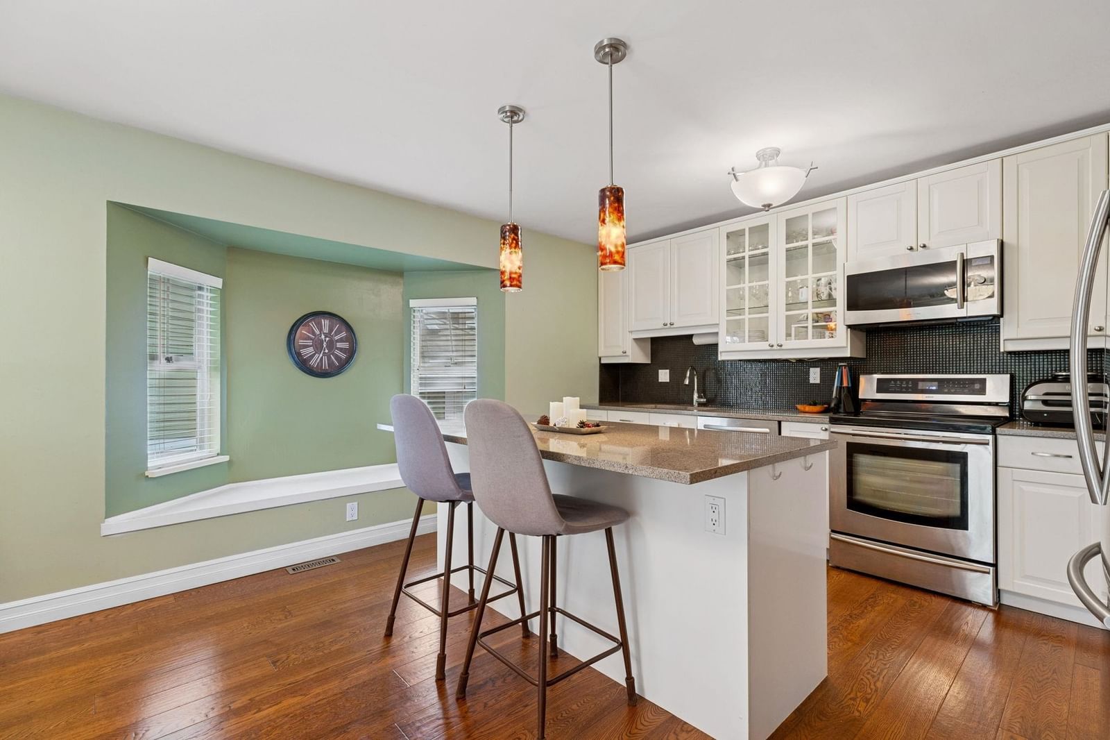 Listing Image 12