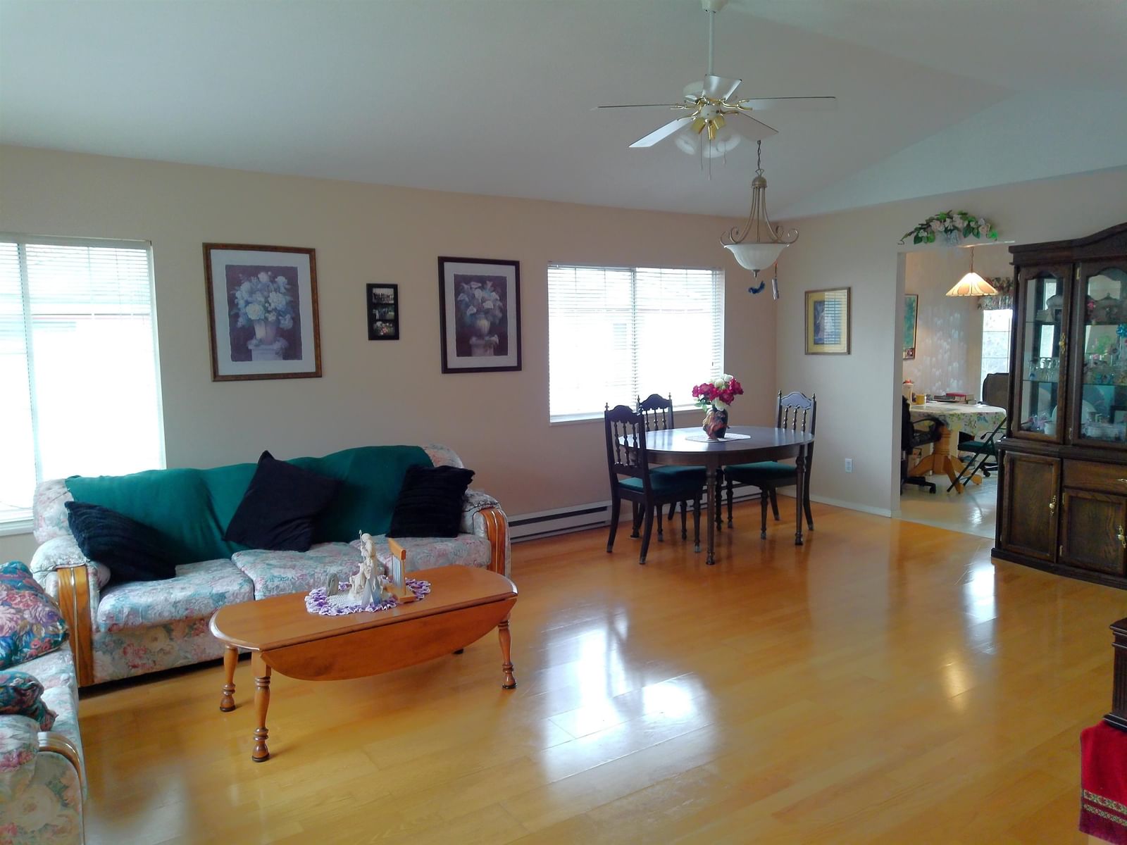 Listing Image 8