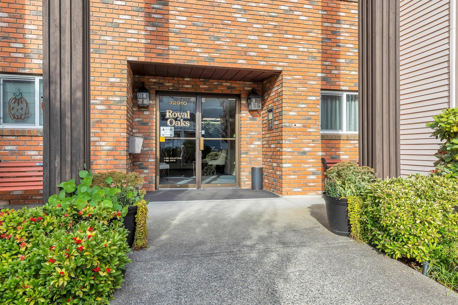 Listing Image 4