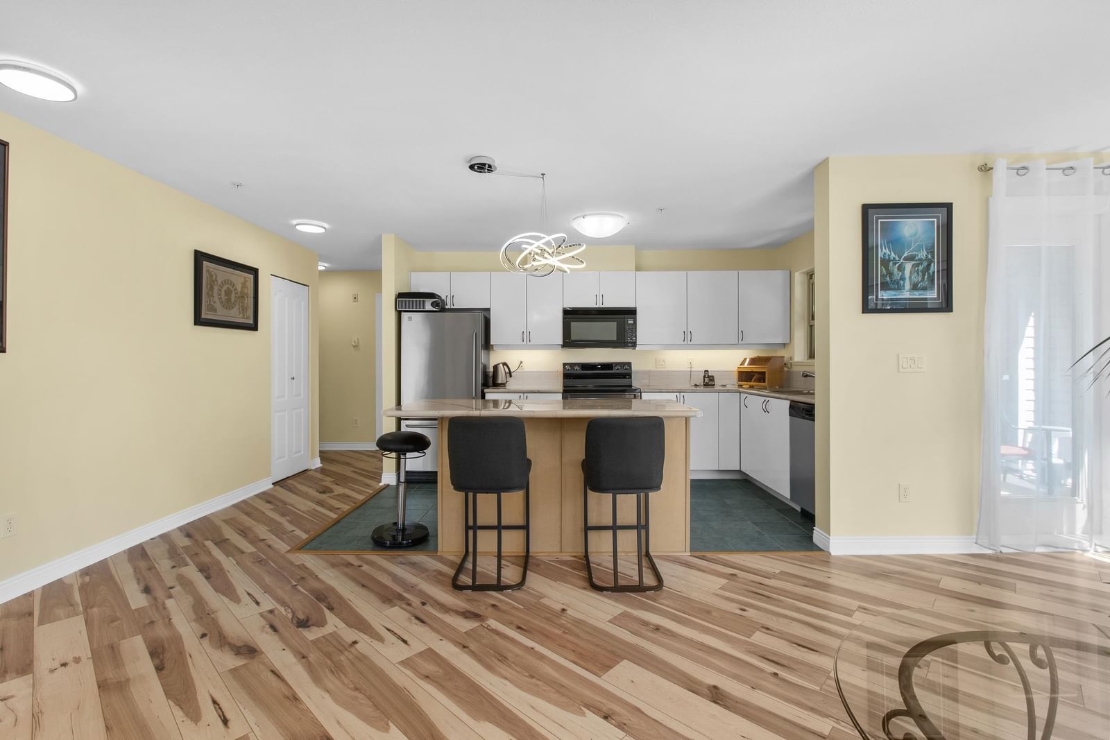 Listing Image 10