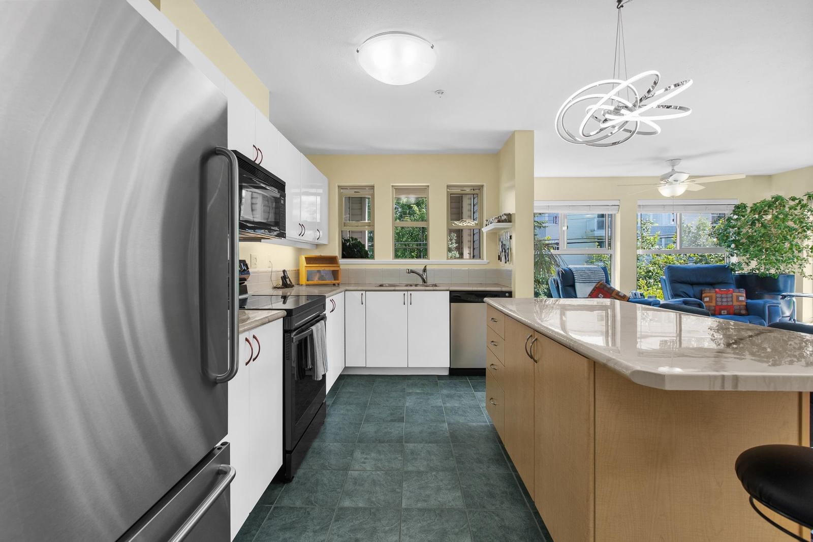 Listing Image 12