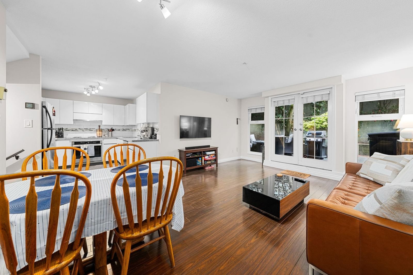 Listing Image 5