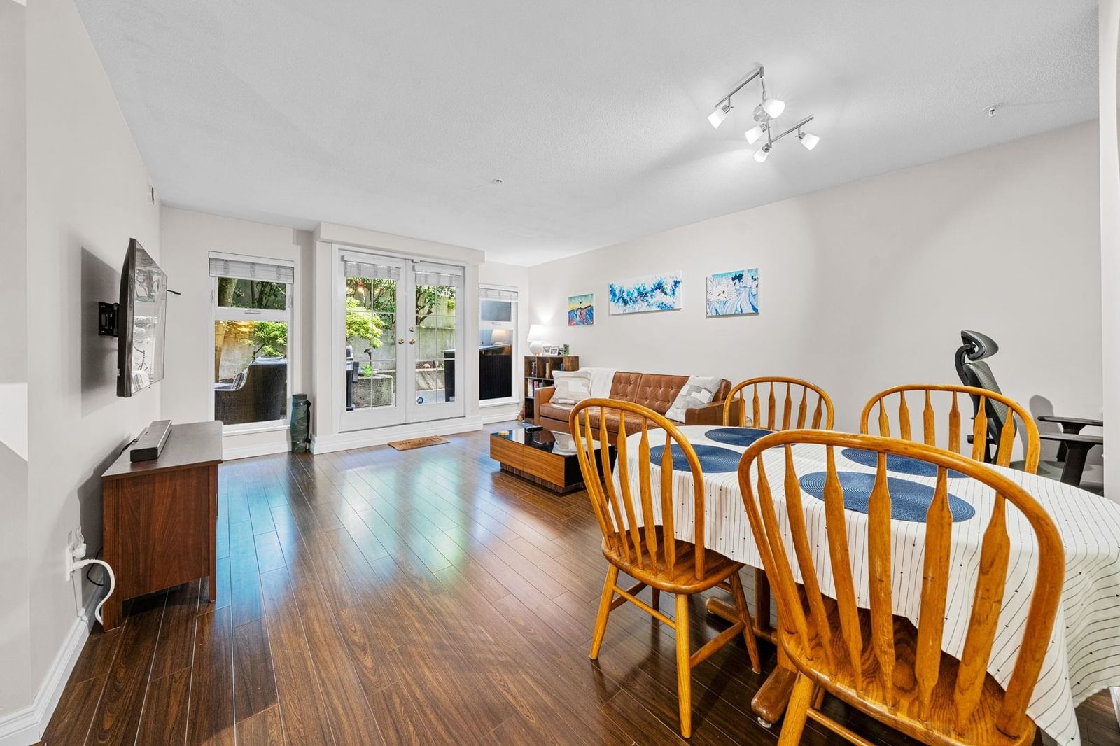 Listing Image 6