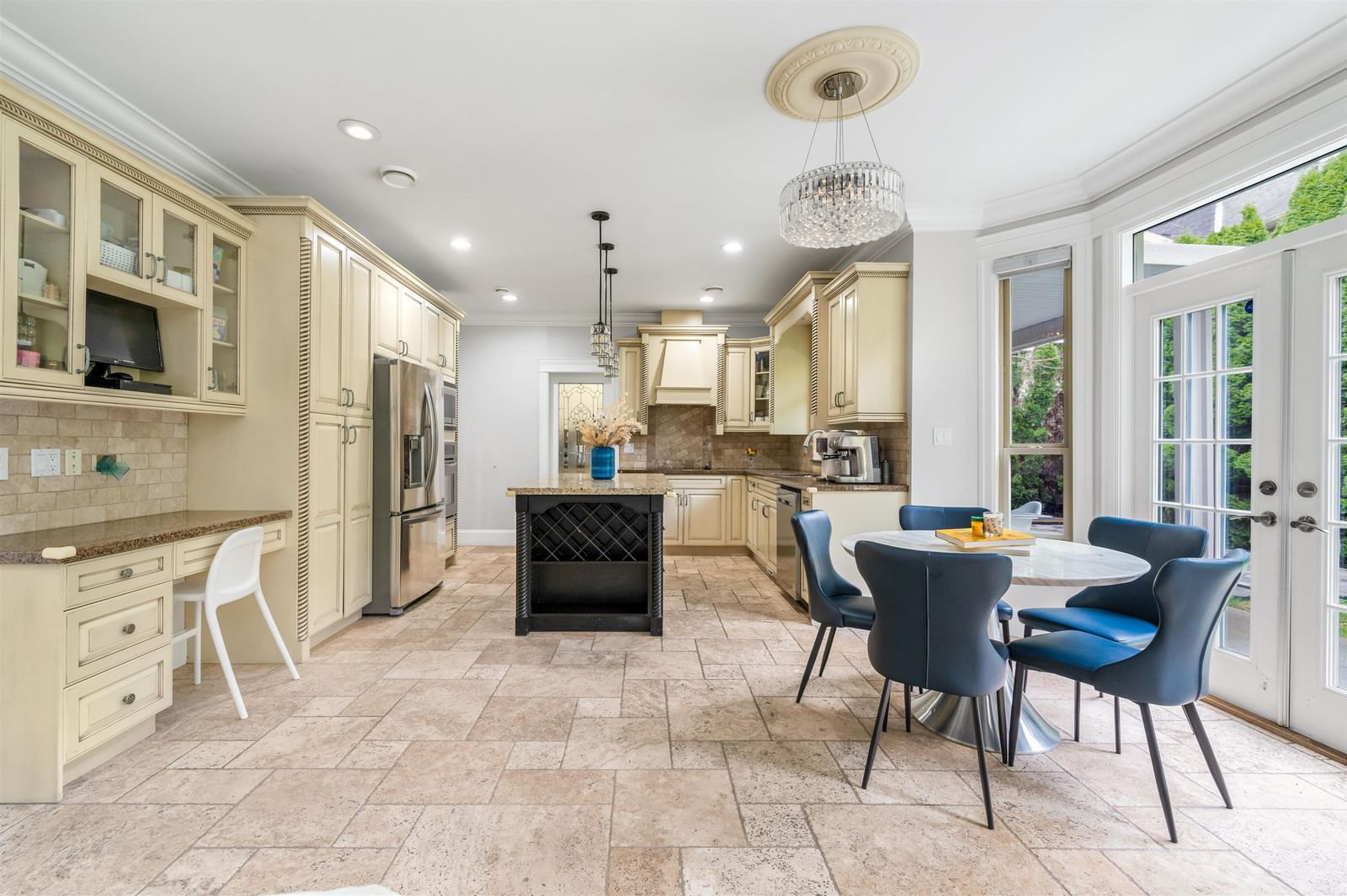 Listing Image 11