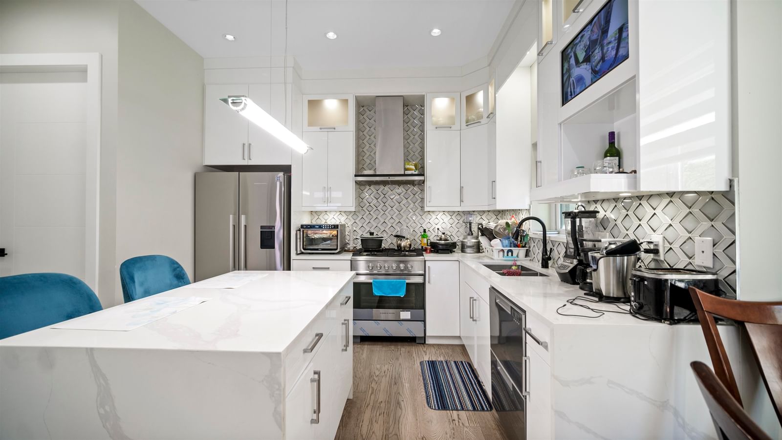 Listing Image 11