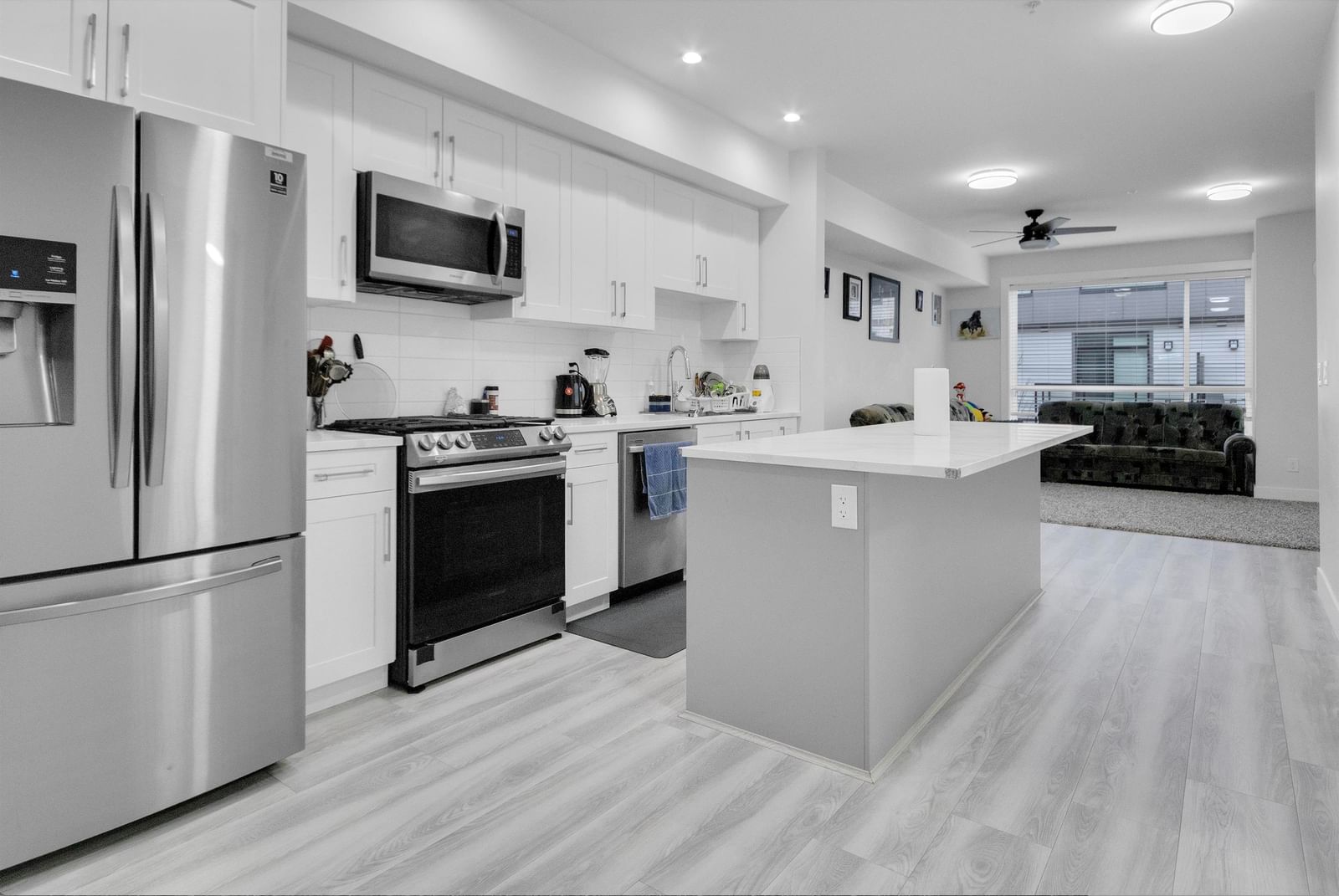 Listing Image 9