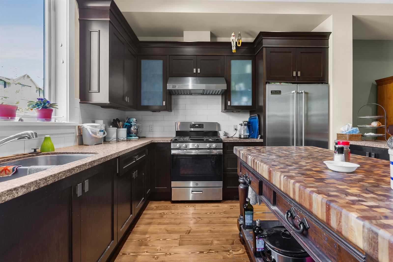 Listing Image 11