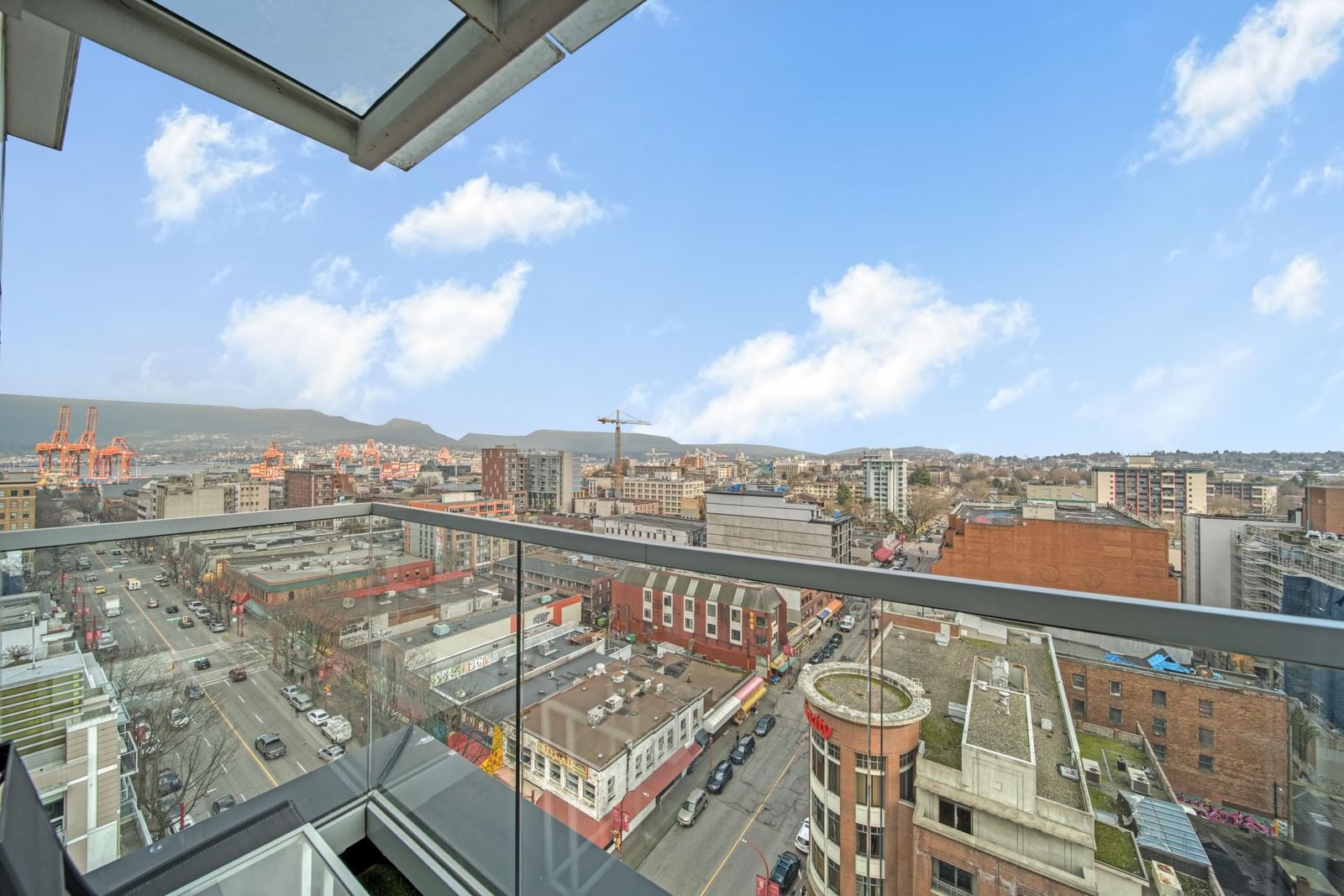 Listing Image 11