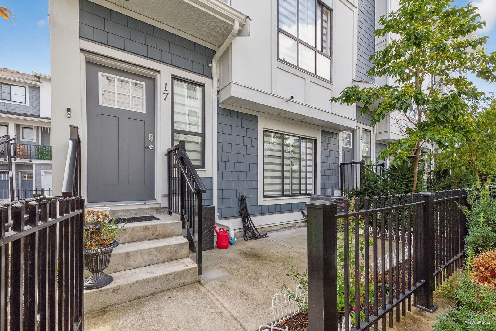 Listing Image 5