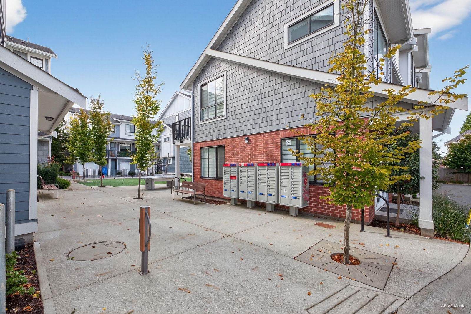 Listing Image 6