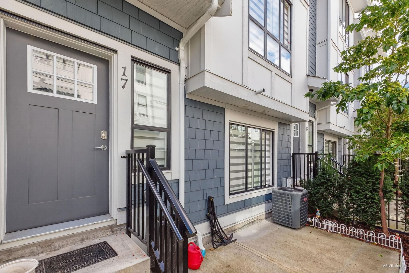 Listing Image 9