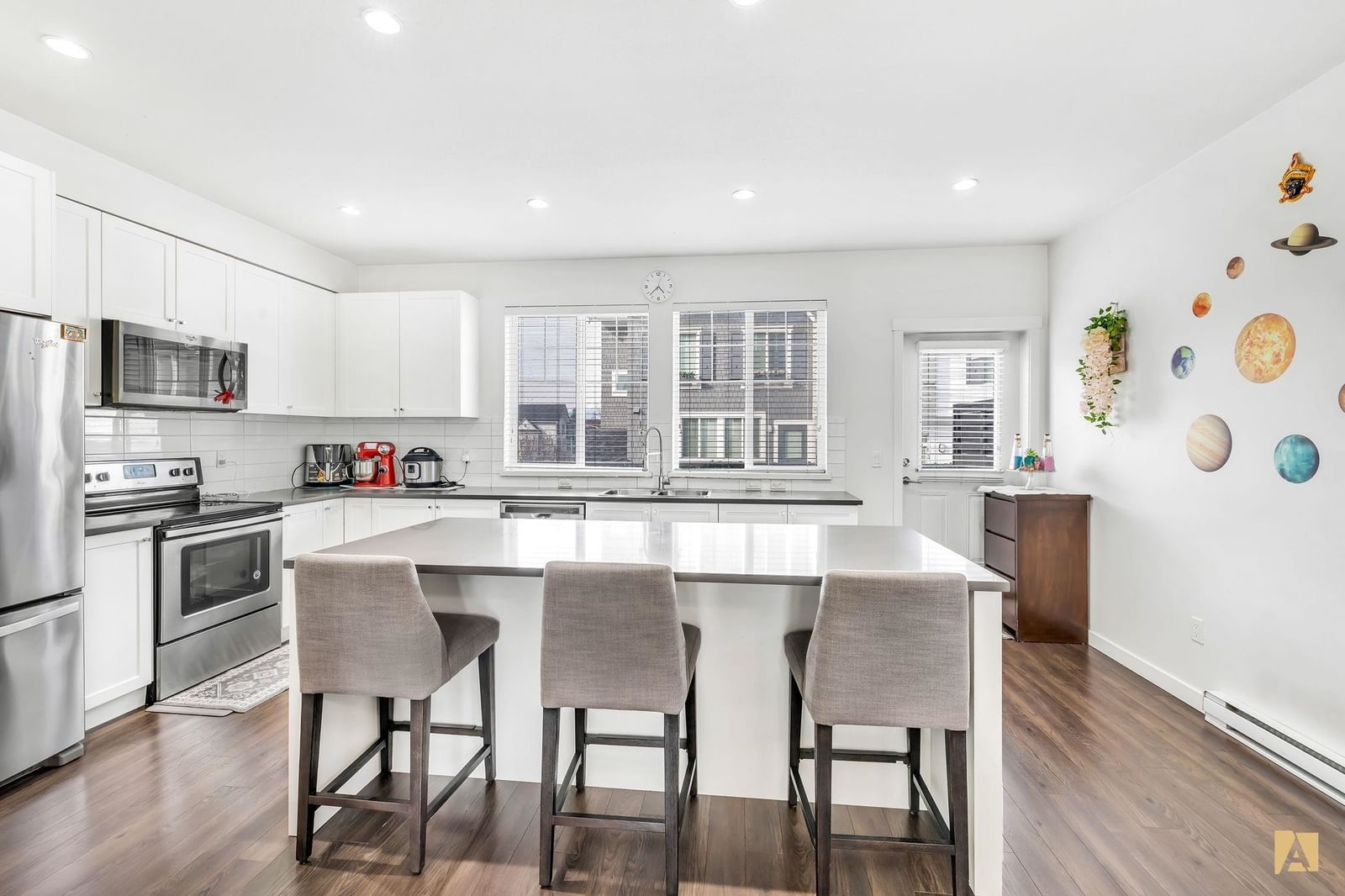 Listing Image 15