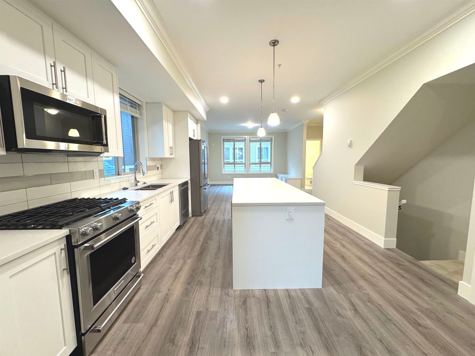 Listing Image 9