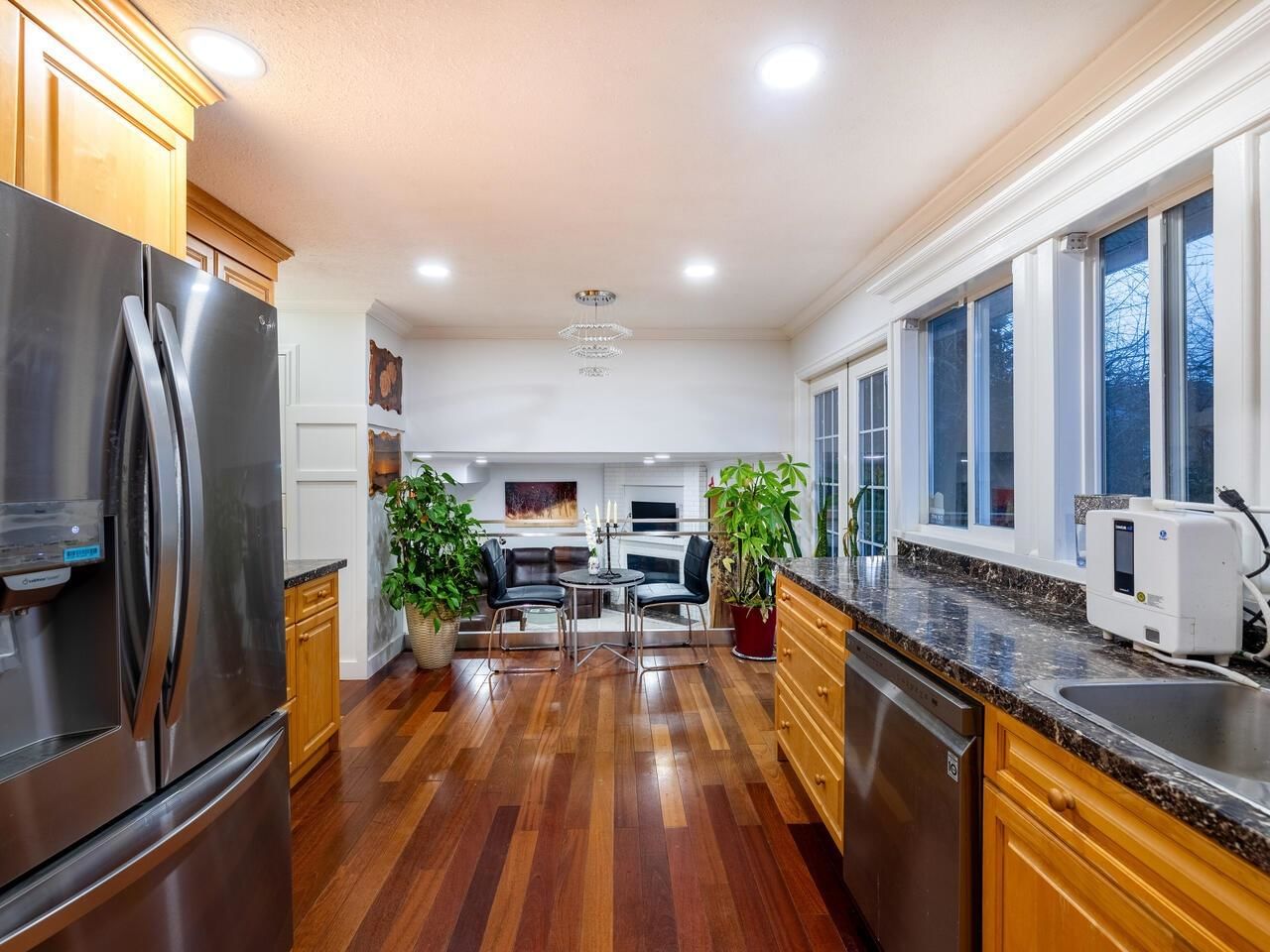 Listing Image 11