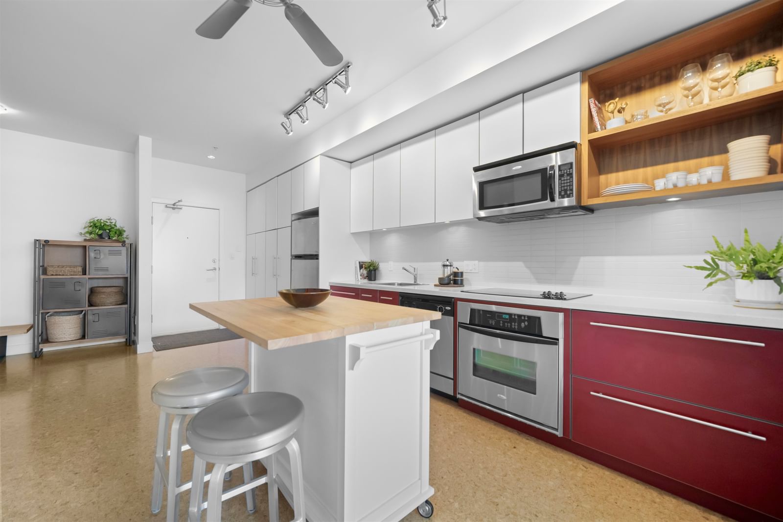 Listing Image 4