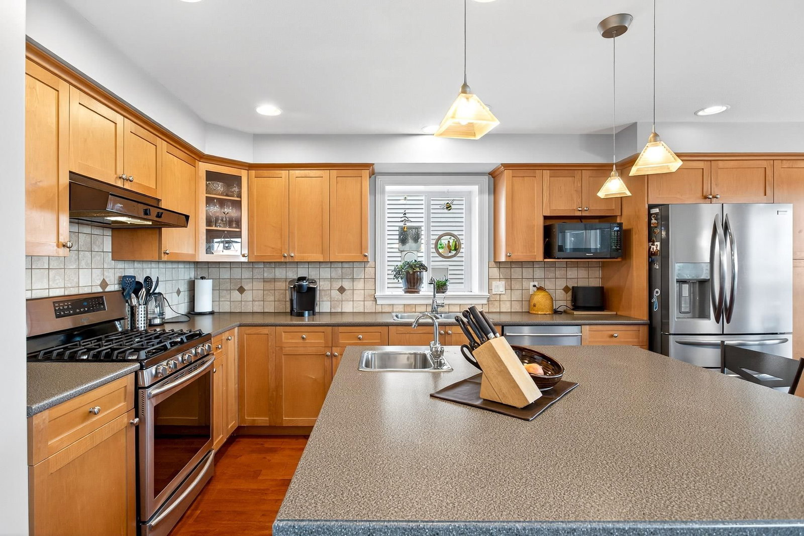 Listing Image 10