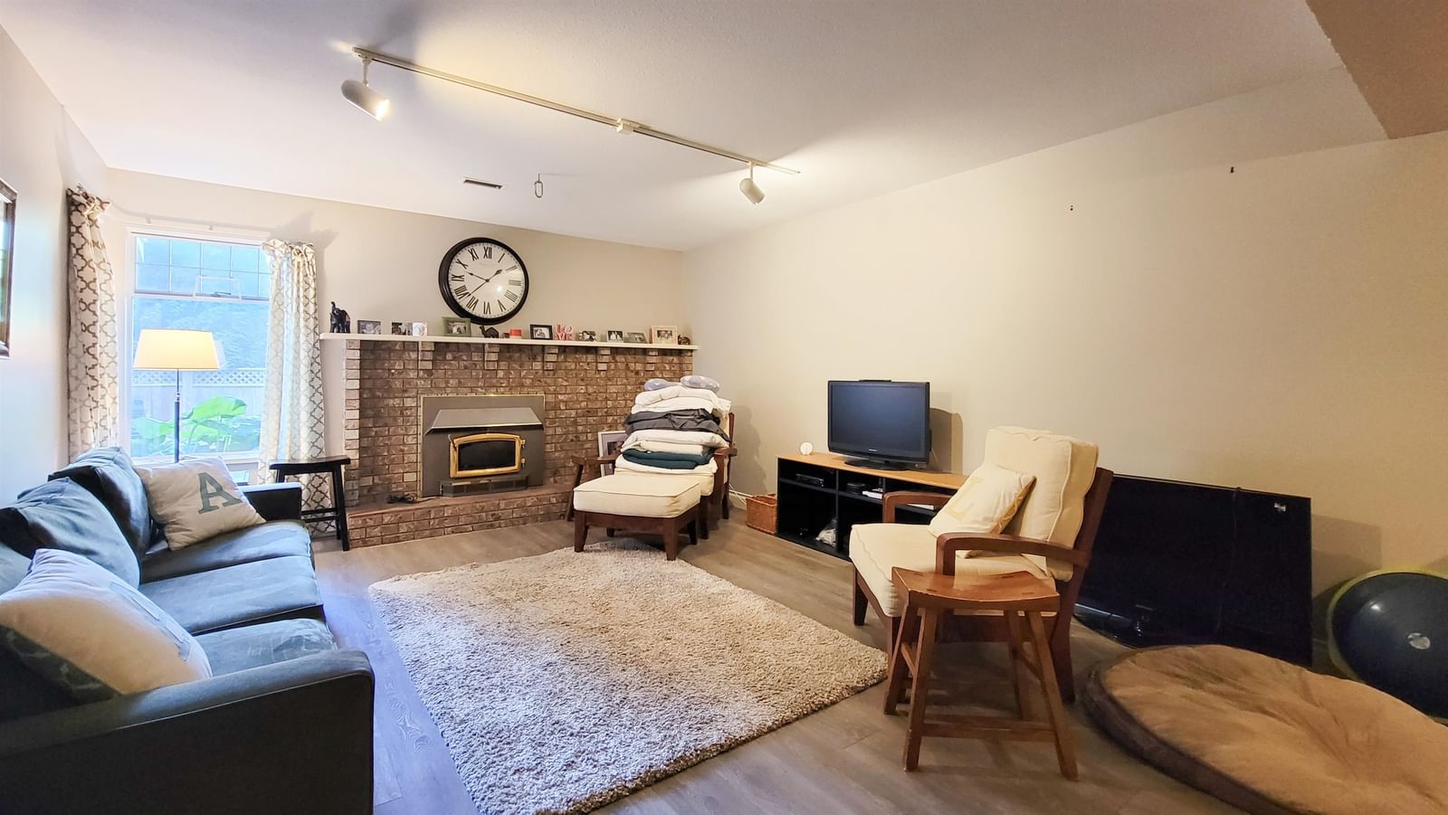 Listing Image 9