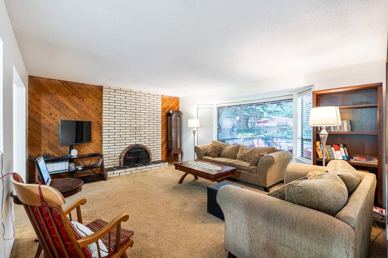 13575 Crestview Drive, Surrey, V3R 6V6 | Image 2