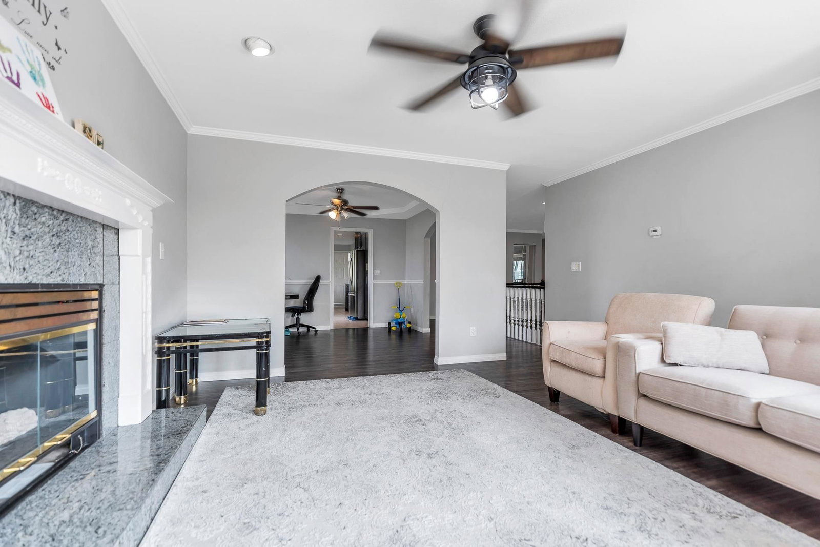 Listing Image 4