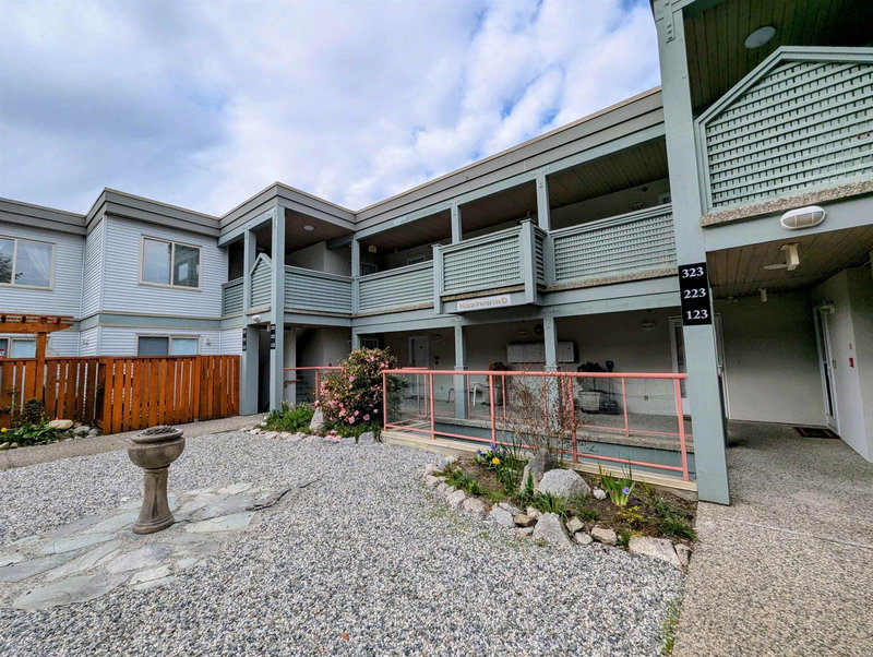 322 - 5780 Trail Avenue, Sechelt, V7Z 0K5 | Image 2