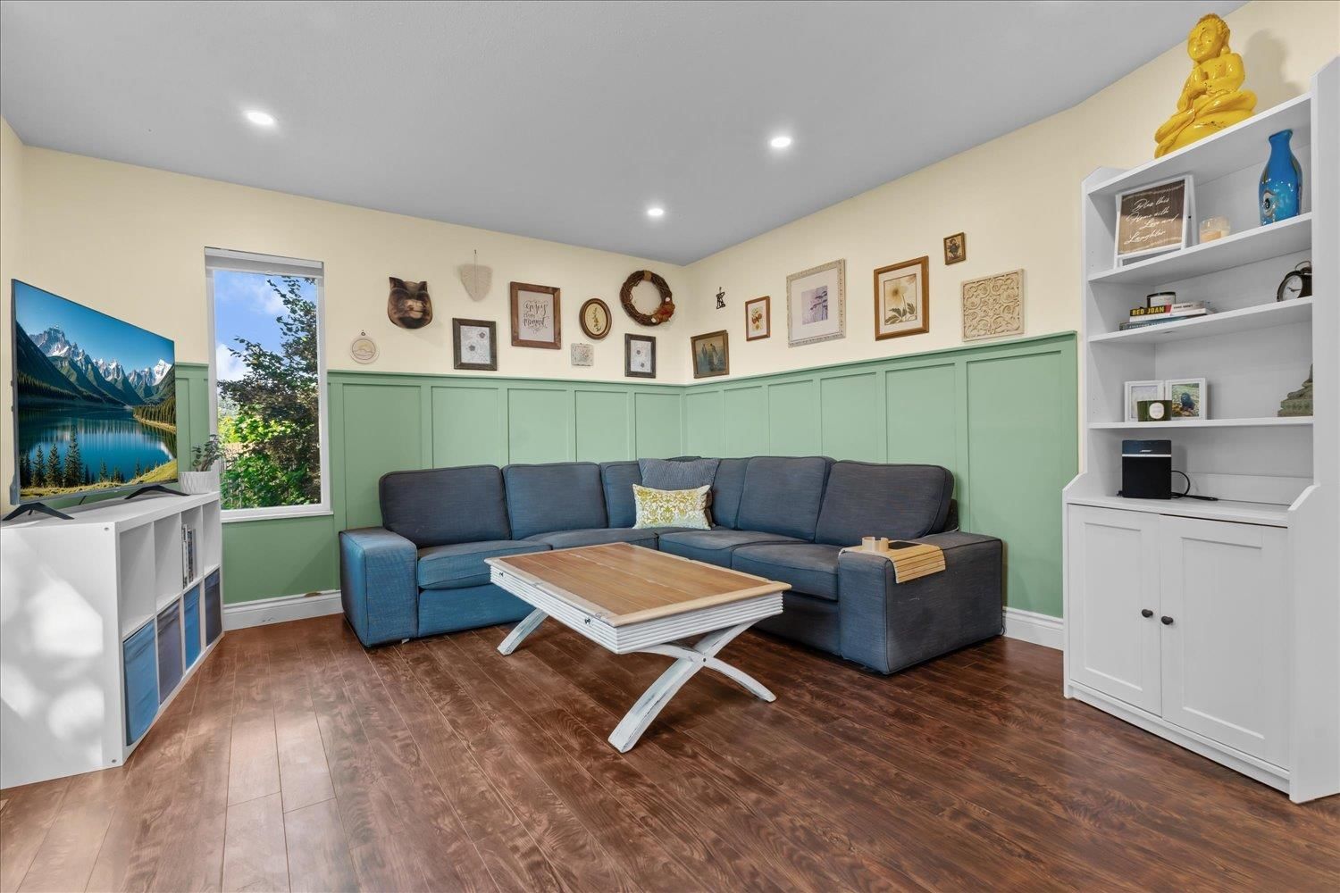 Listing Image 12