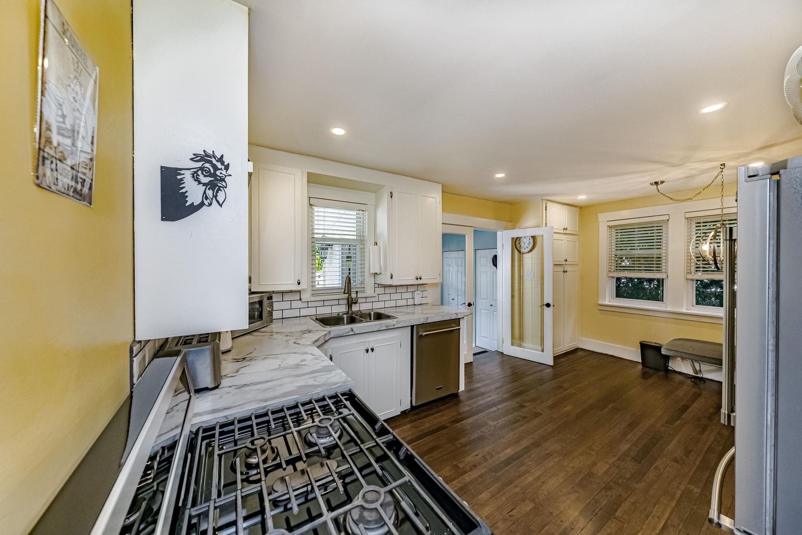 Listing Image 19