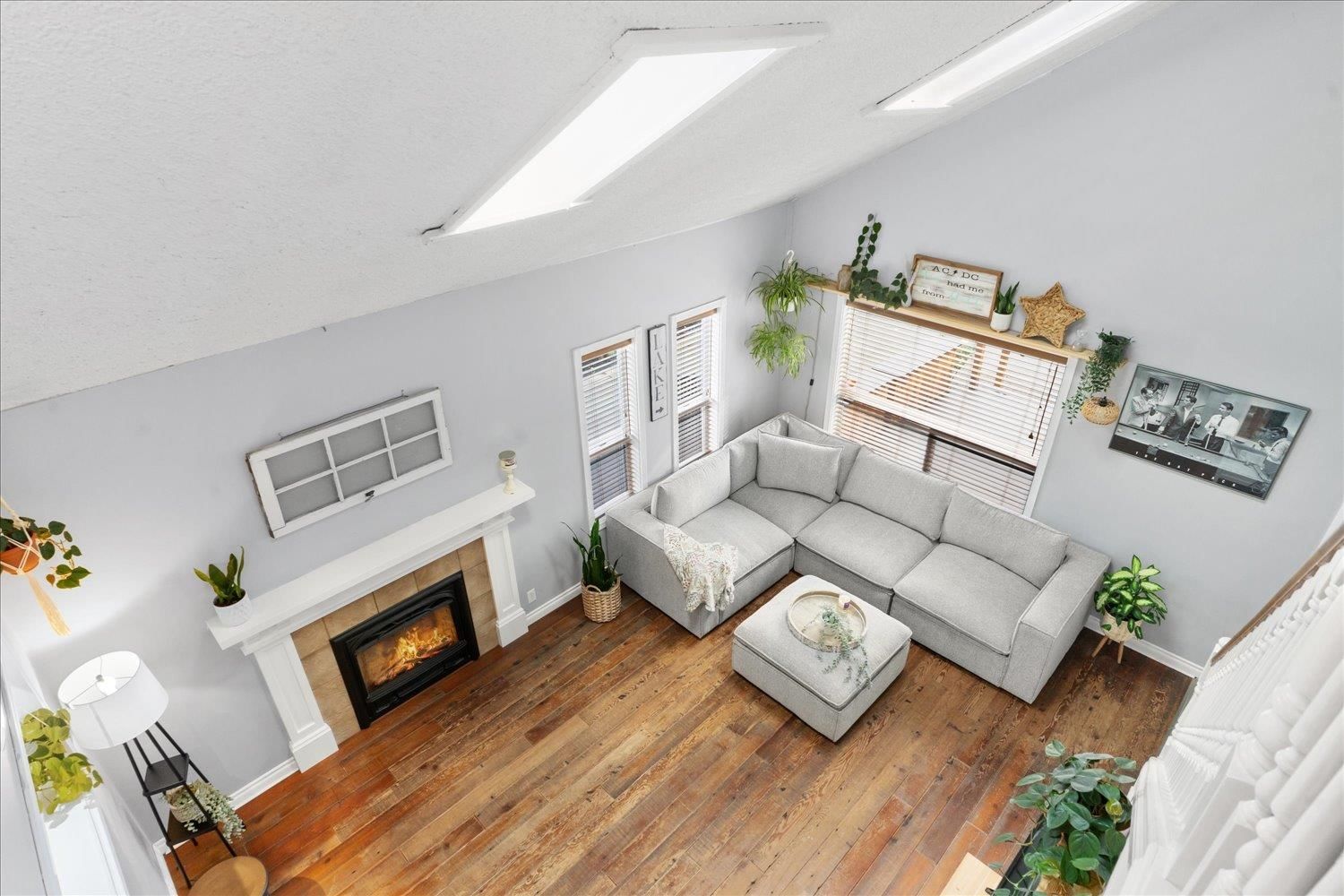 Listing Image 9