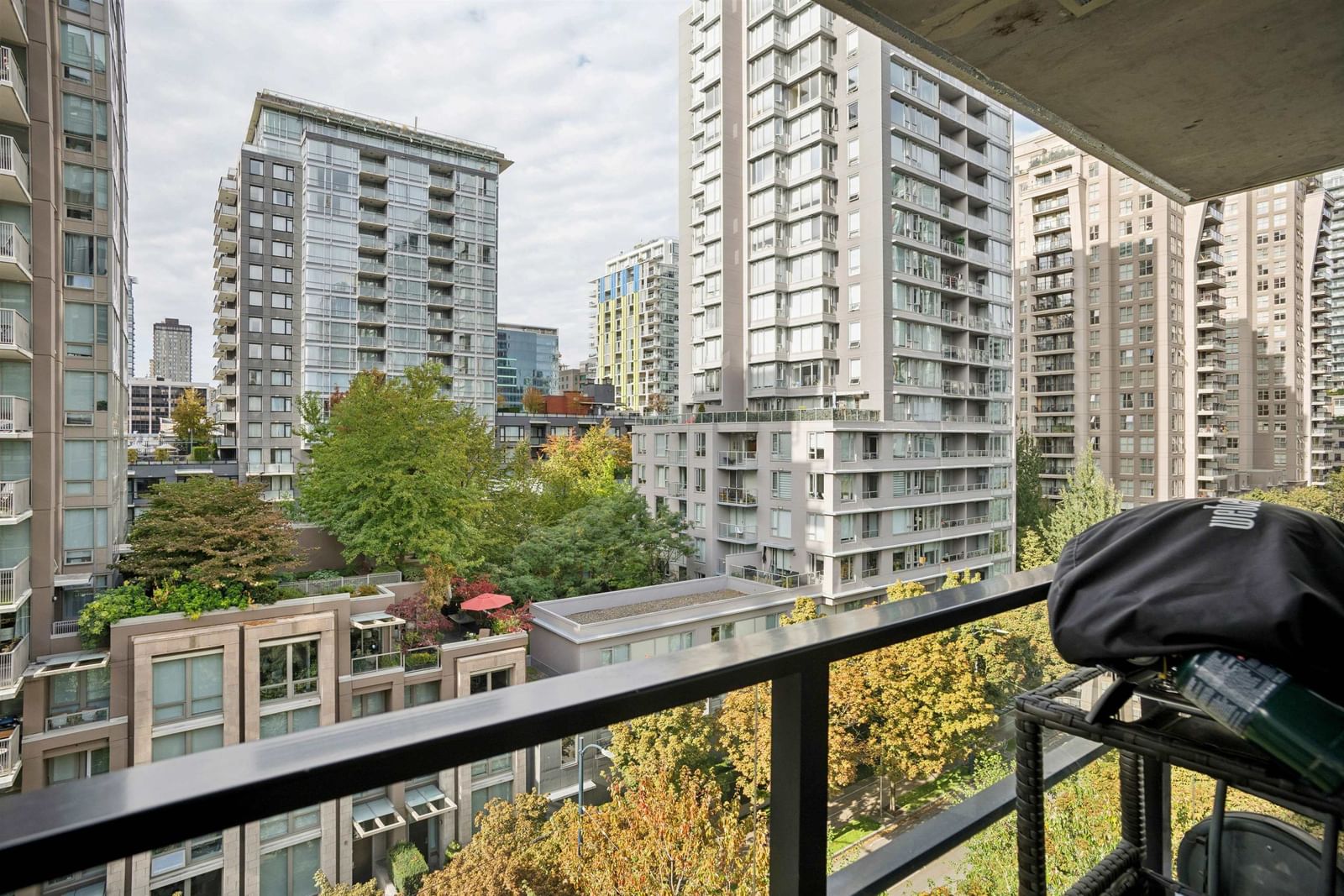 Listing Image 12