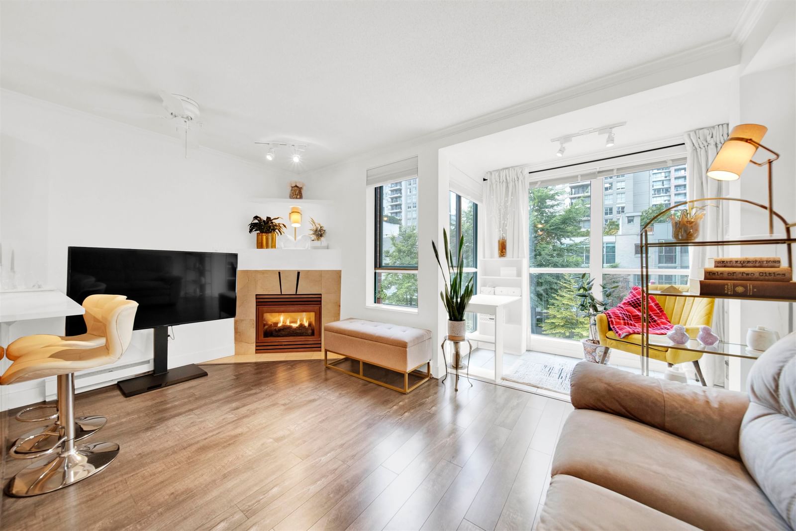 Listing Image 12