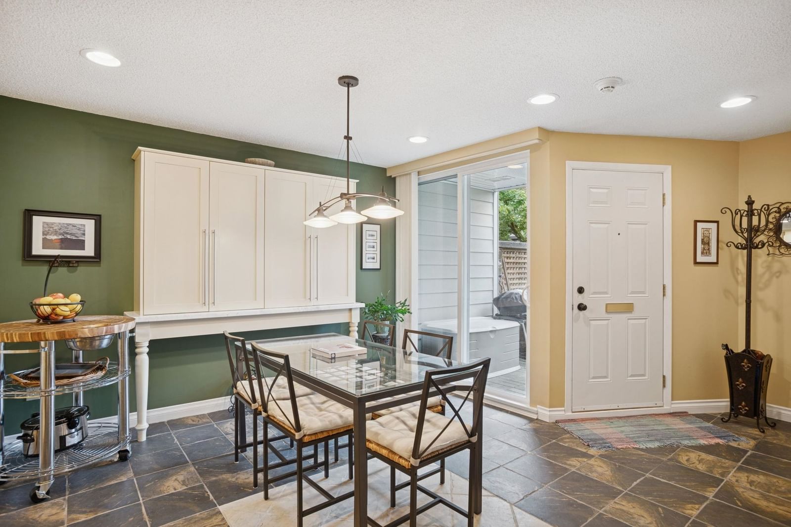 Listing Image 12