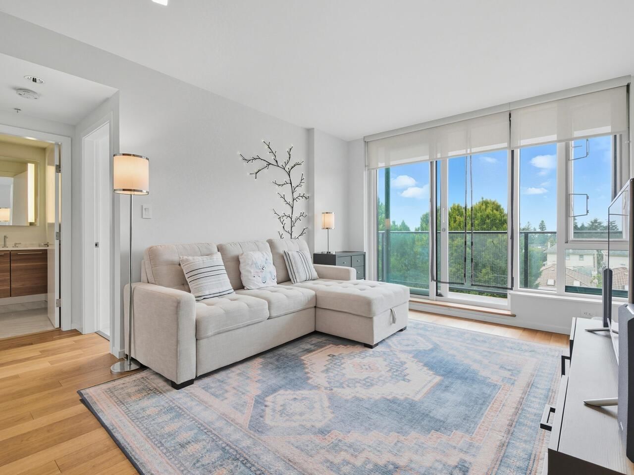 Listing Image 10
