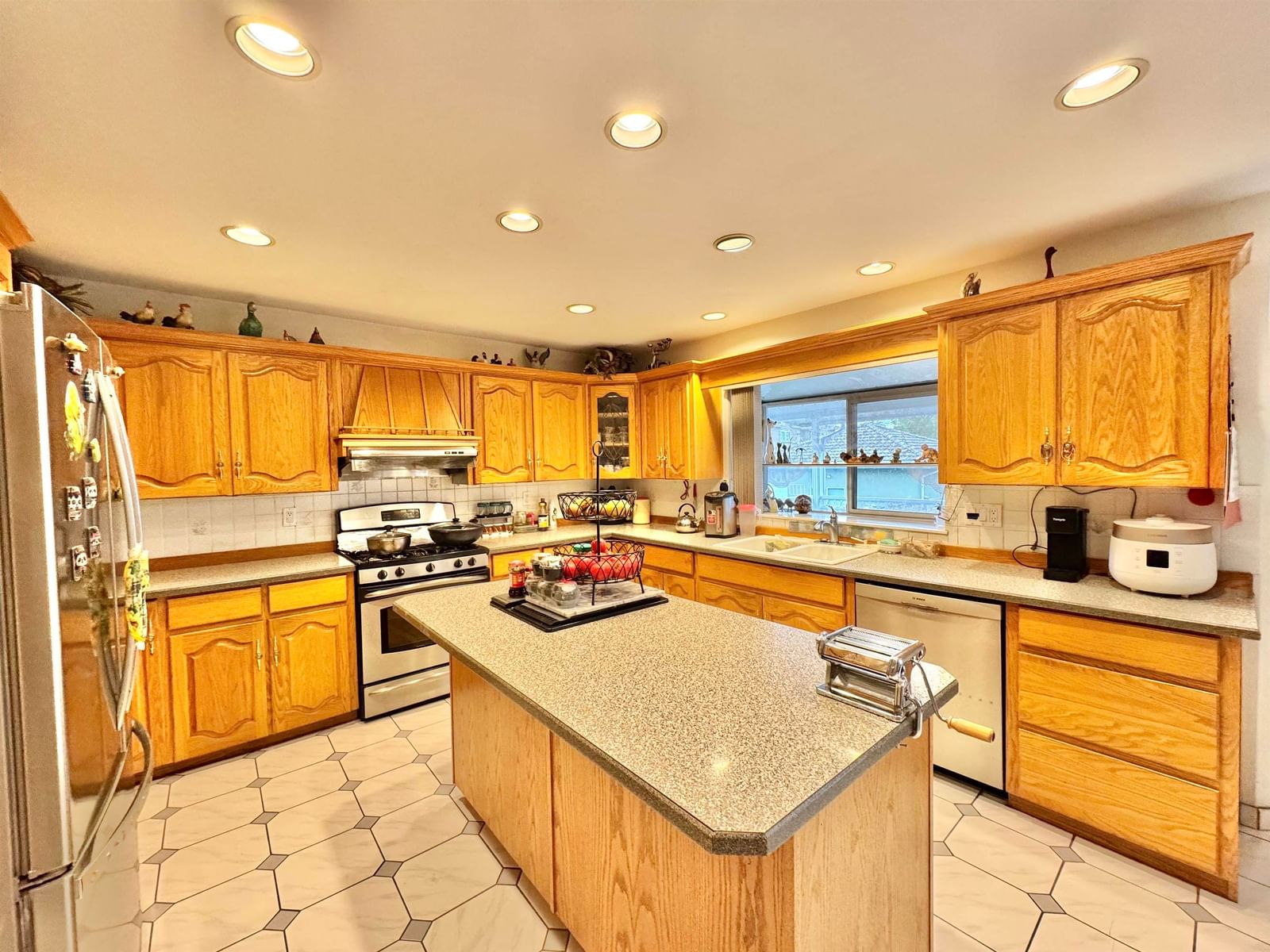 Listing Image 11