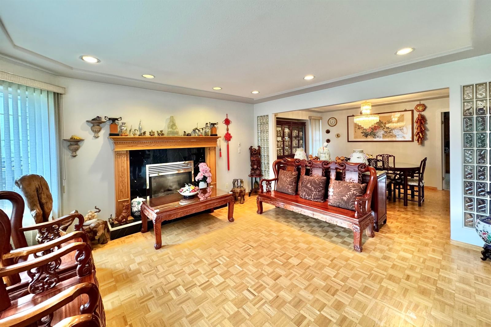 Listing Image 8