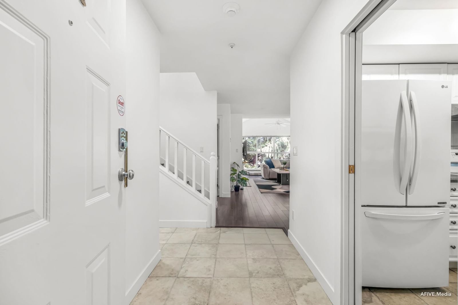 Listing Image 6