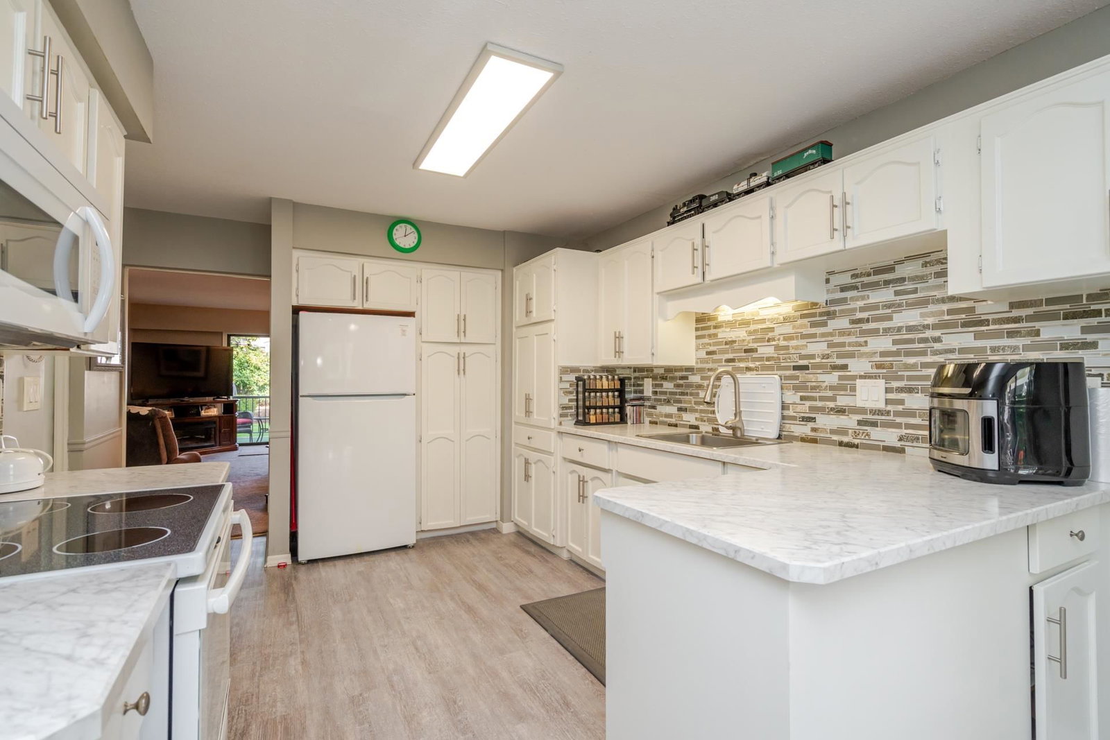 Listing Image 14