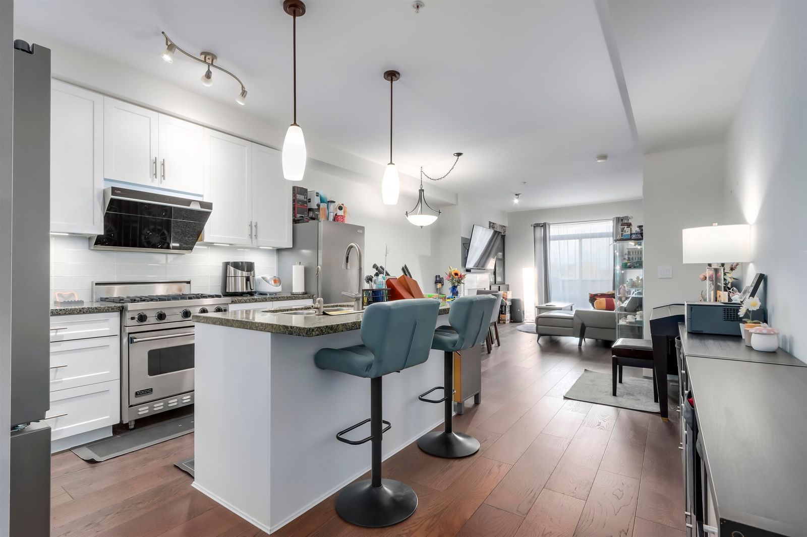 Listing Image 12