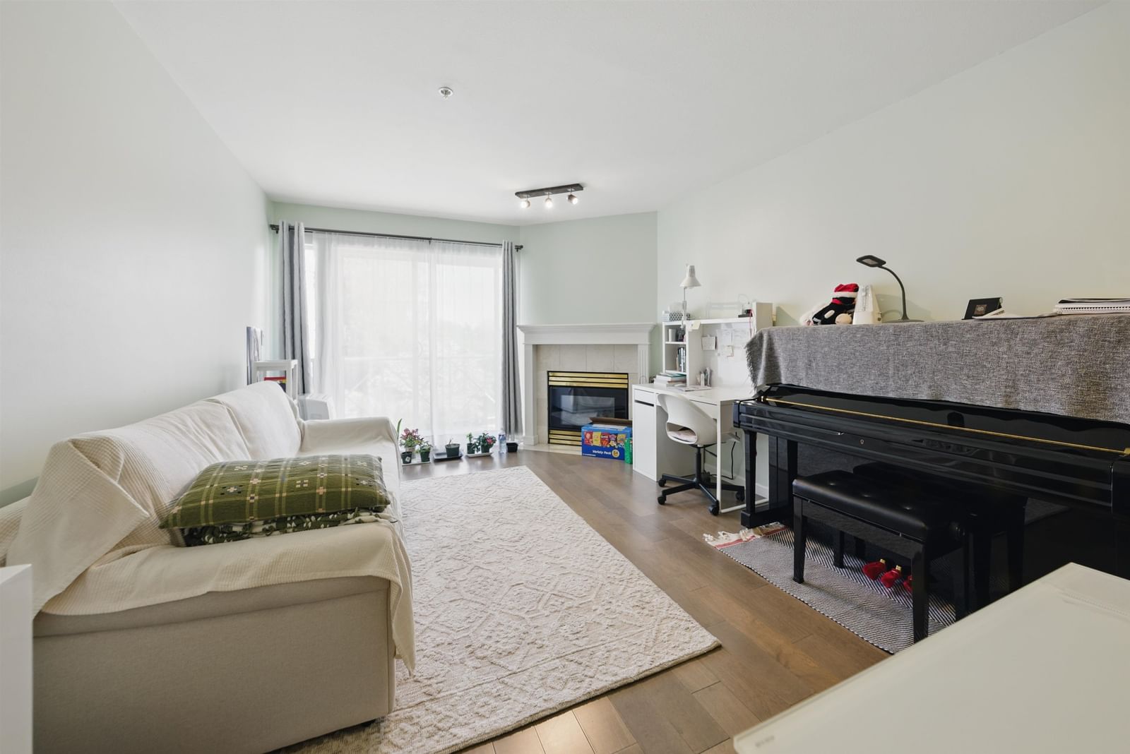 Listing Image 8