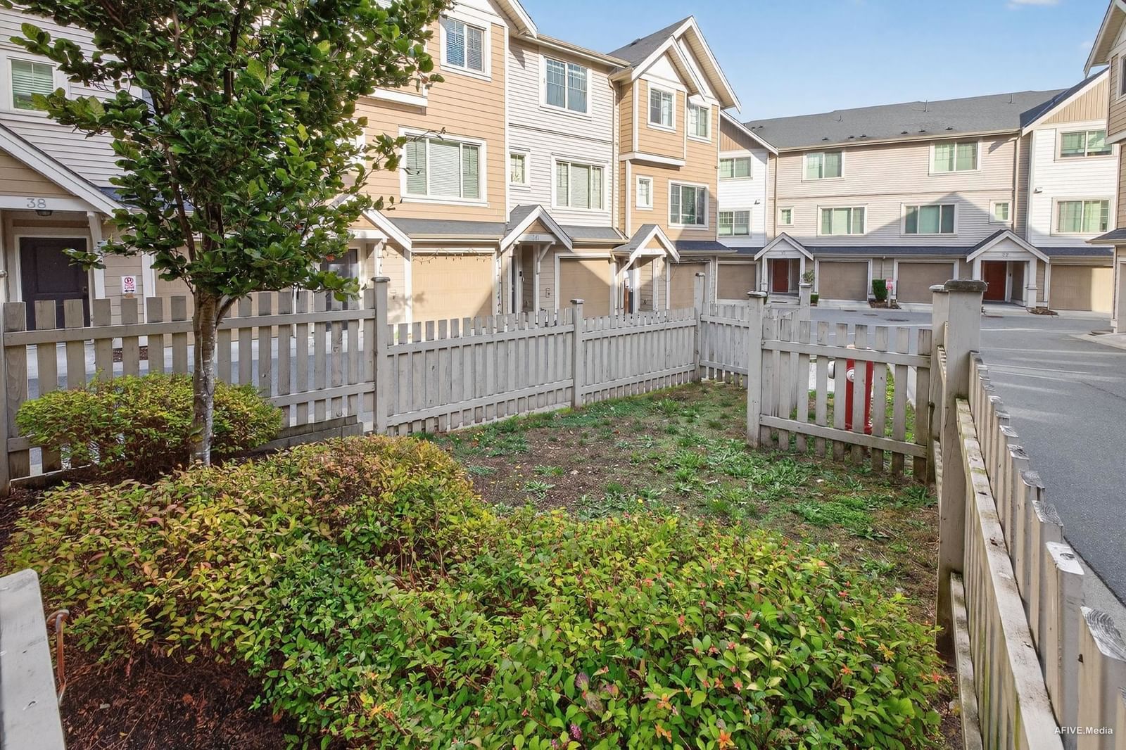 Listing Image 10