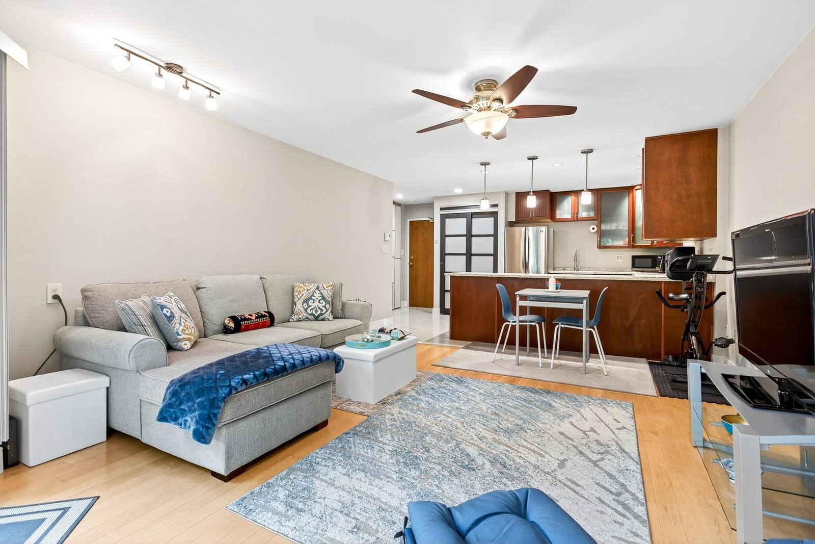 Listing Image 14