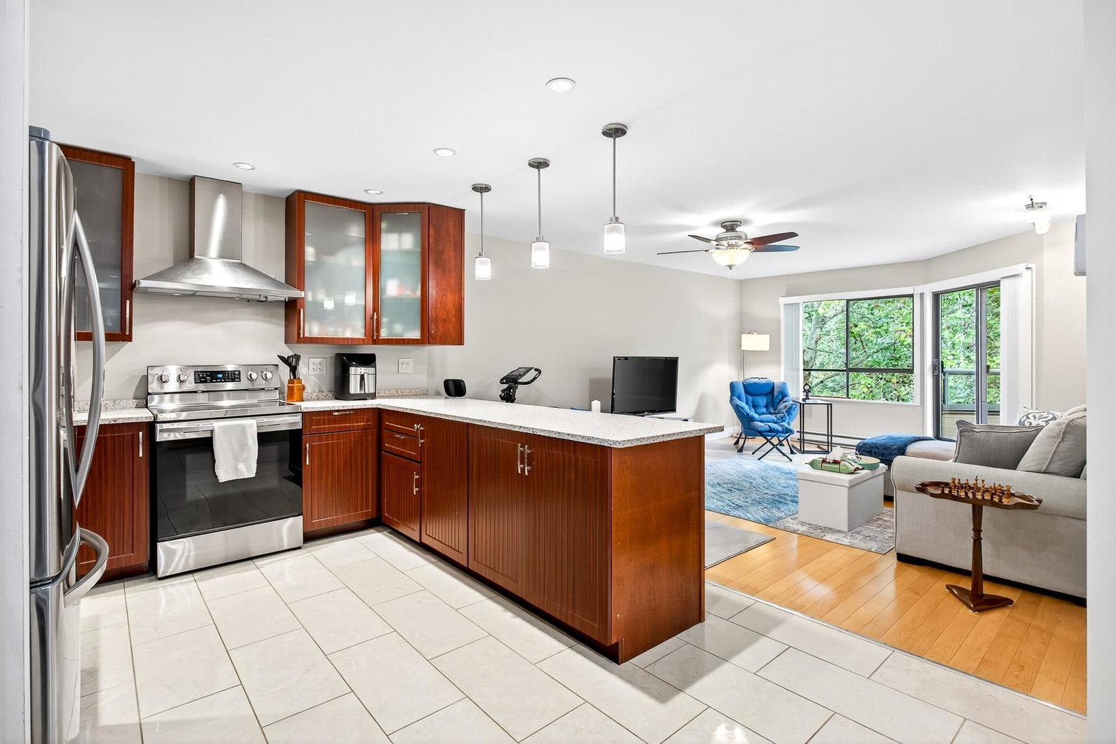 Listing Image 5